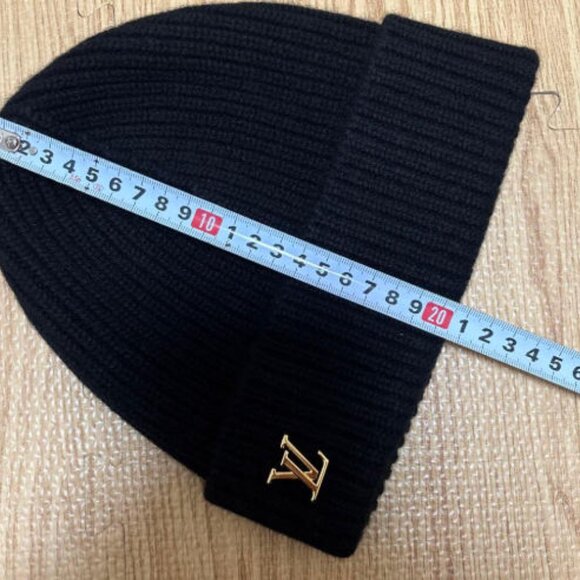 Louis Vuitton Black Cashmere Beanie with Gold Logo - Picture 4 of 4